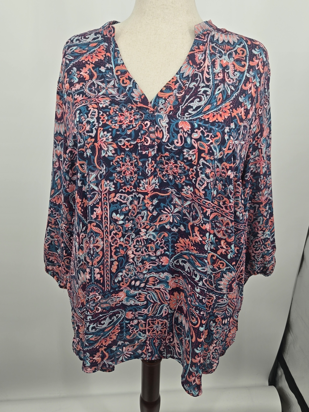 Boutique+ Navy and Coral Paisley V-Neck Tunic 1X (7669)